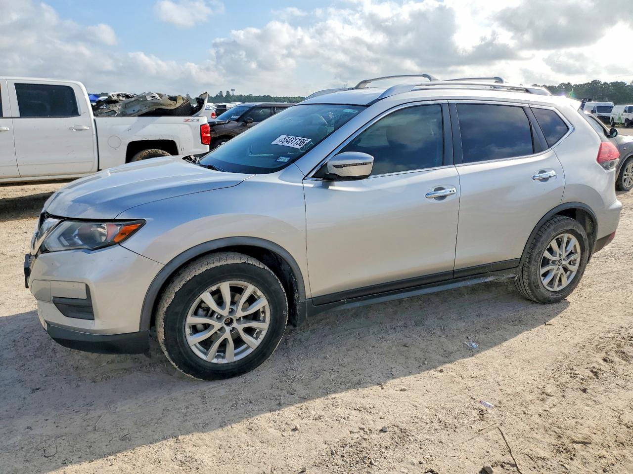 Salvage Nissan Rogue Image
