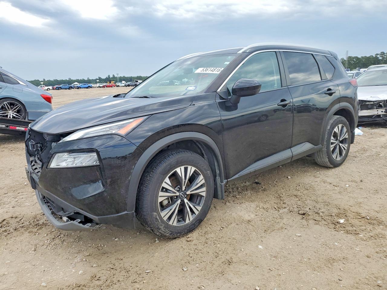 Salvage Nissan Rogue Image
