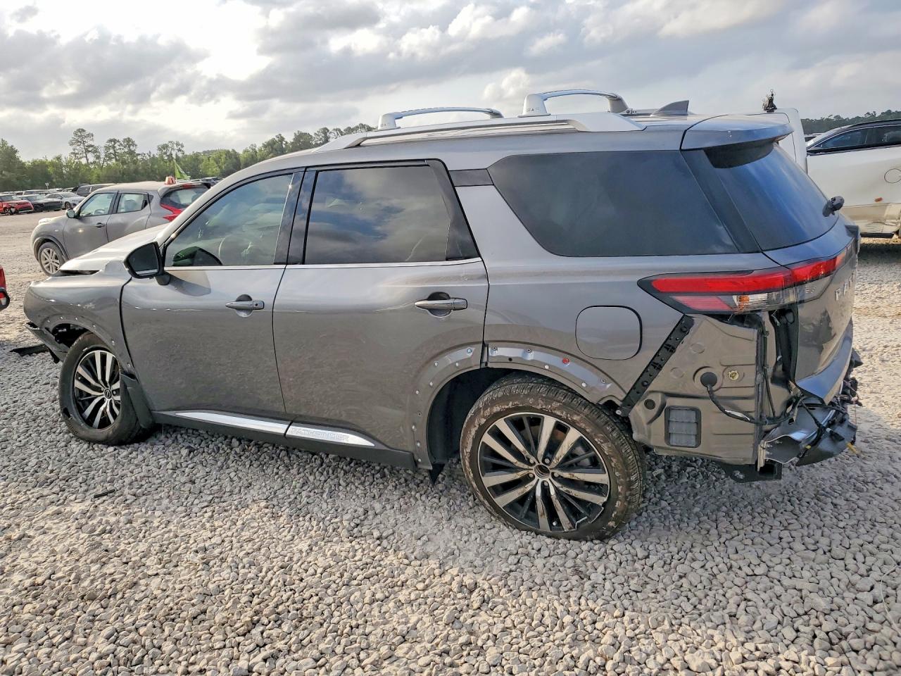 Nissan Pathfinder Platinum