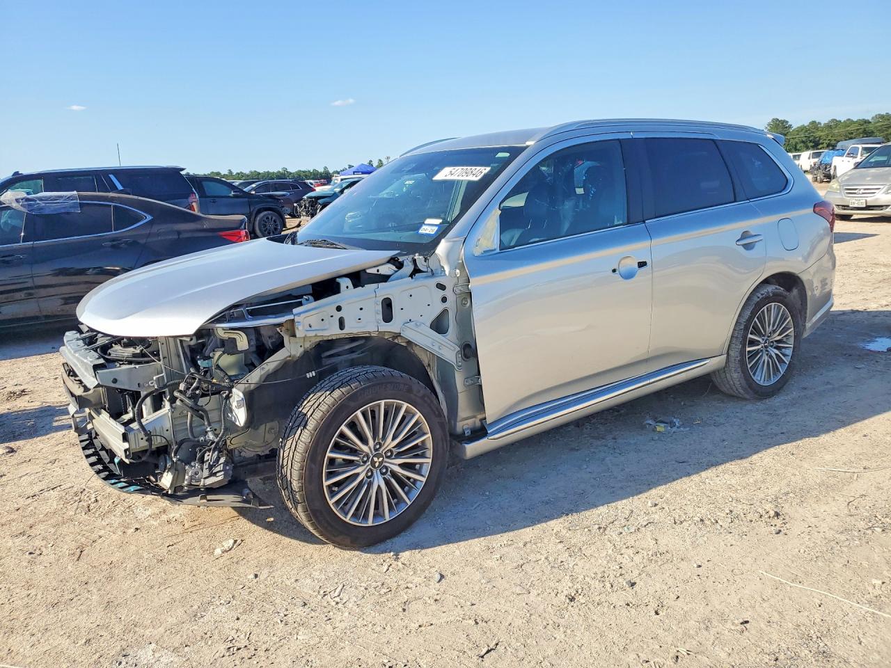 Salvage Mitsubishi Outlander Image