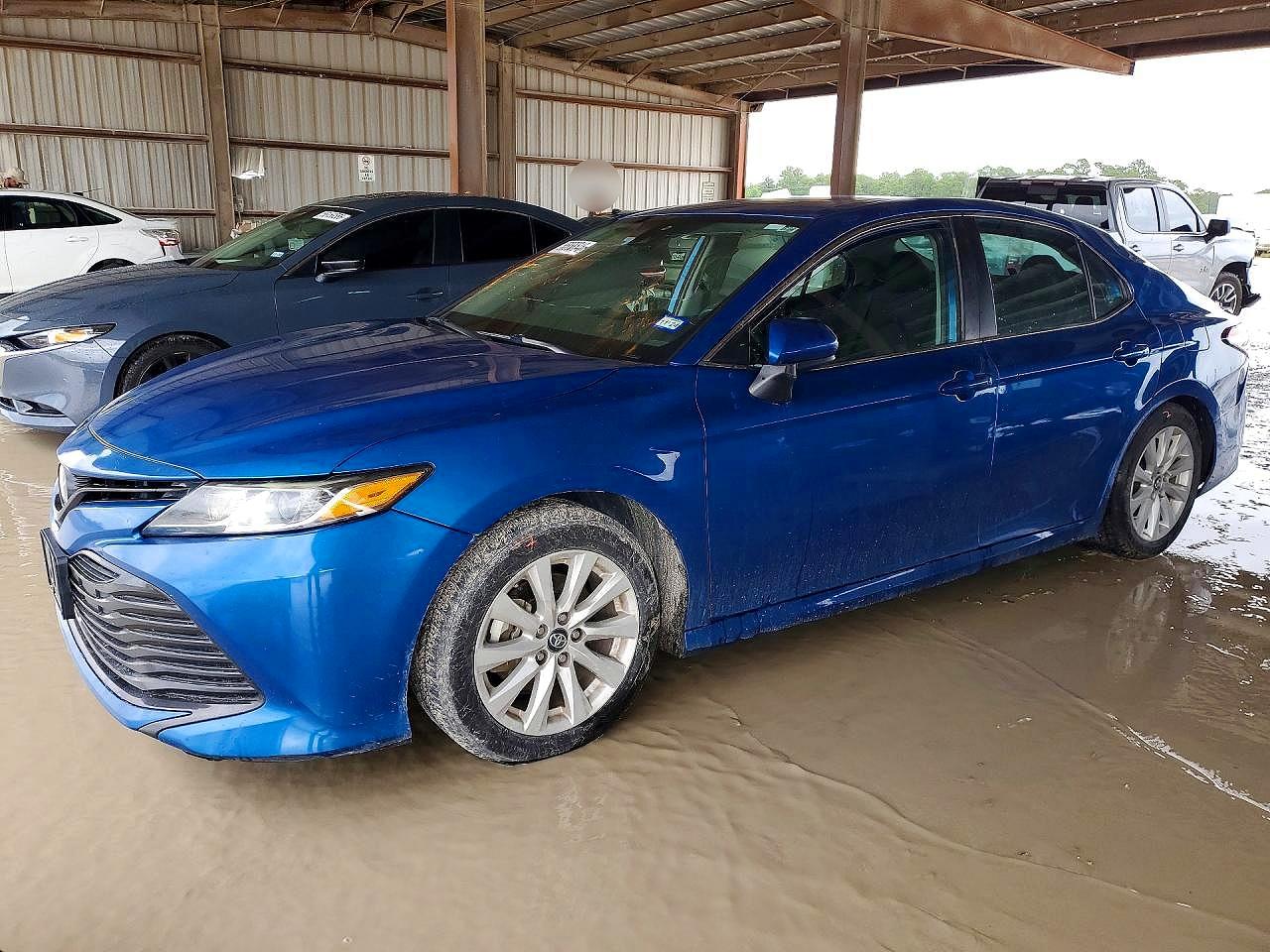 Salvage Toyota Camry Image