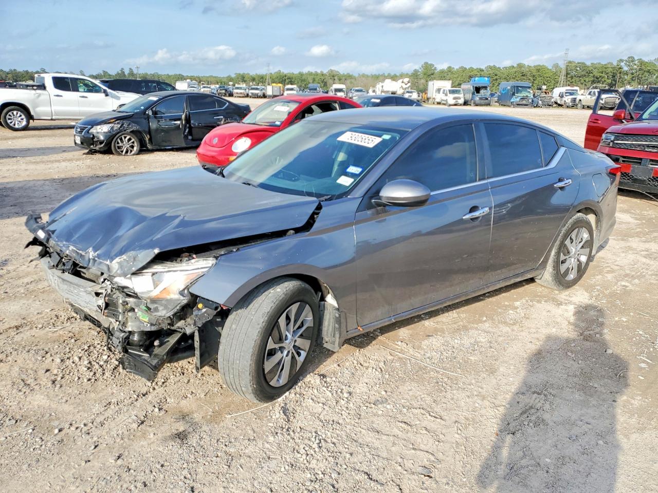 Salvage Nissan Altima Image