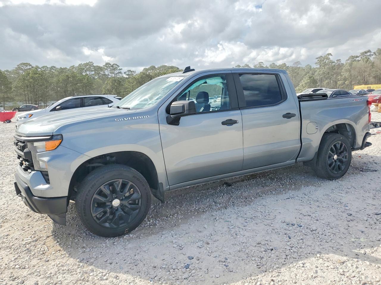 Salvage Chevrolet Silverado Image