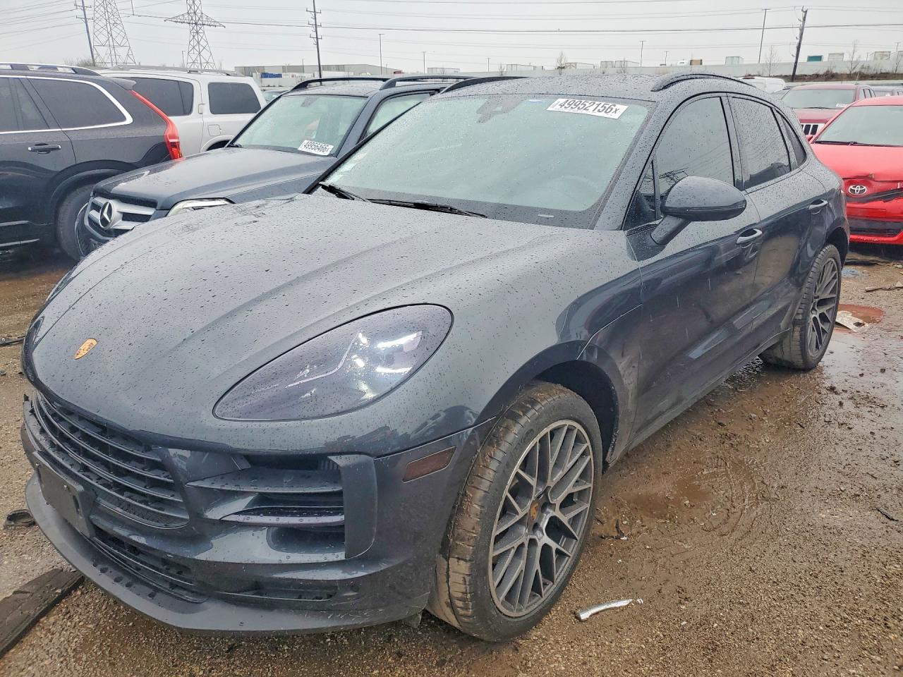 Salvage Porsche Macan Image