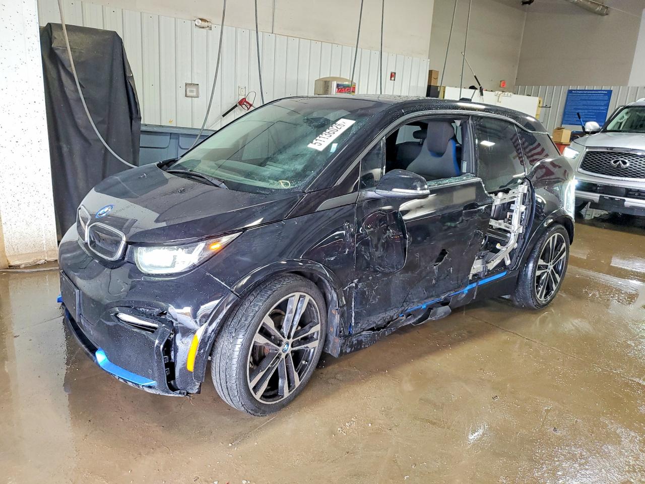 Salvage BMW i-Series Image