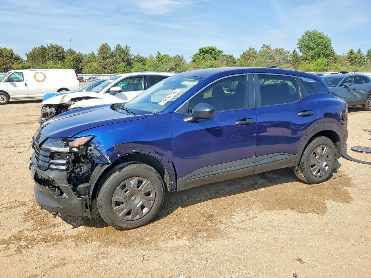 Salvage Nissan Kicks Image