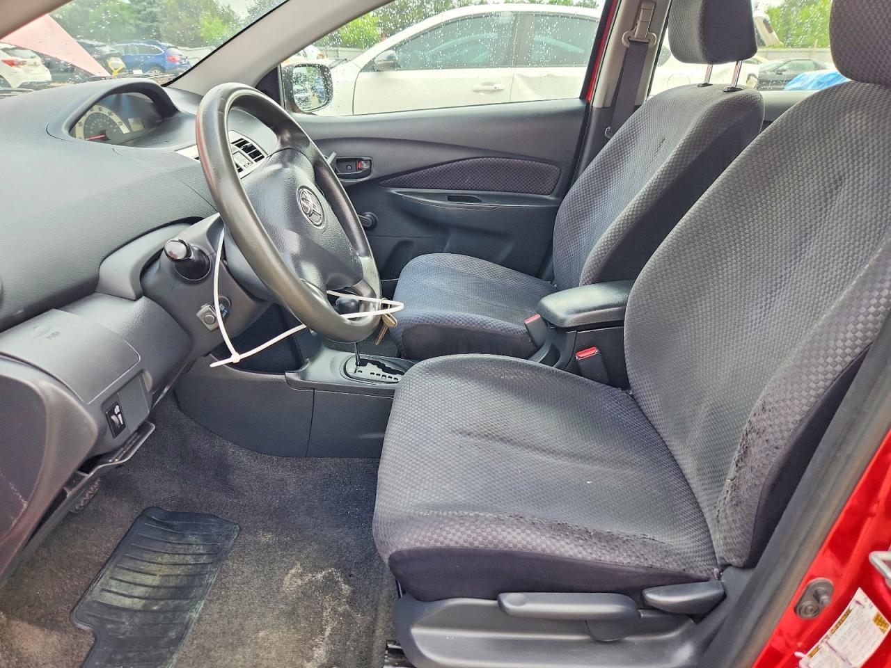Toyota Yaris Base