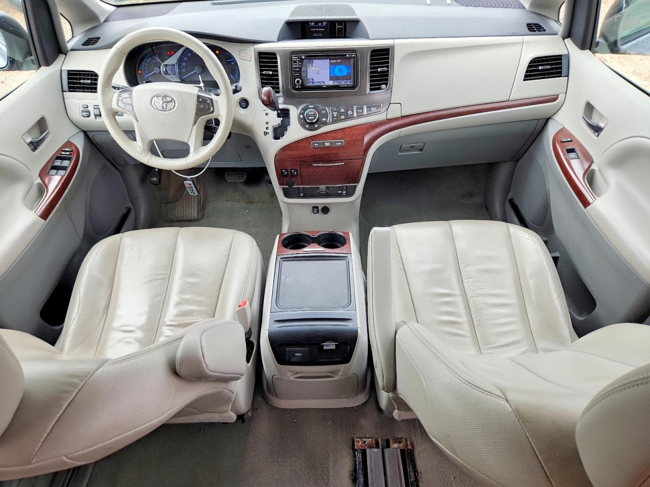 Toyota Sienna Xle 8-passenger