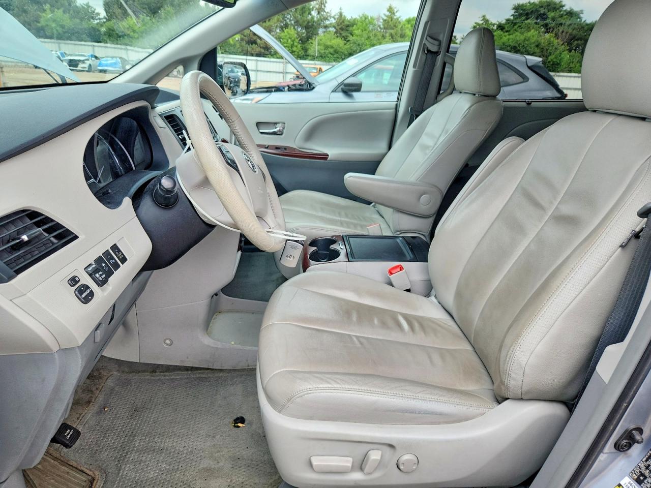 Toyota Sienna Xle 8-passenger
