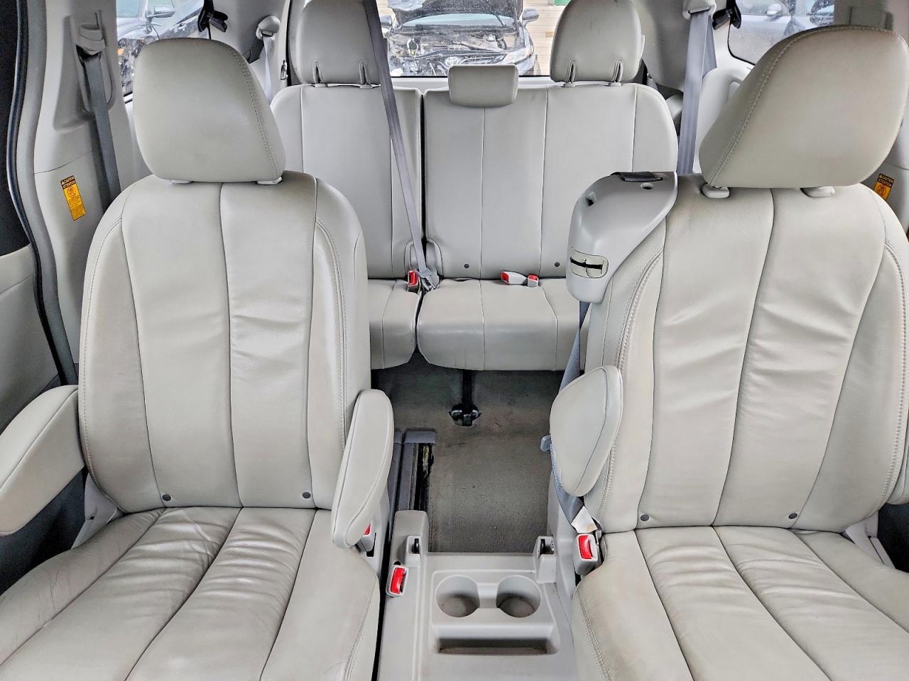 Toyota Sienna Xle 8-passenger