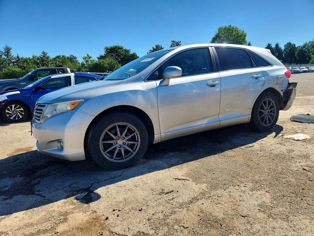Salvage Toyota Venza Image