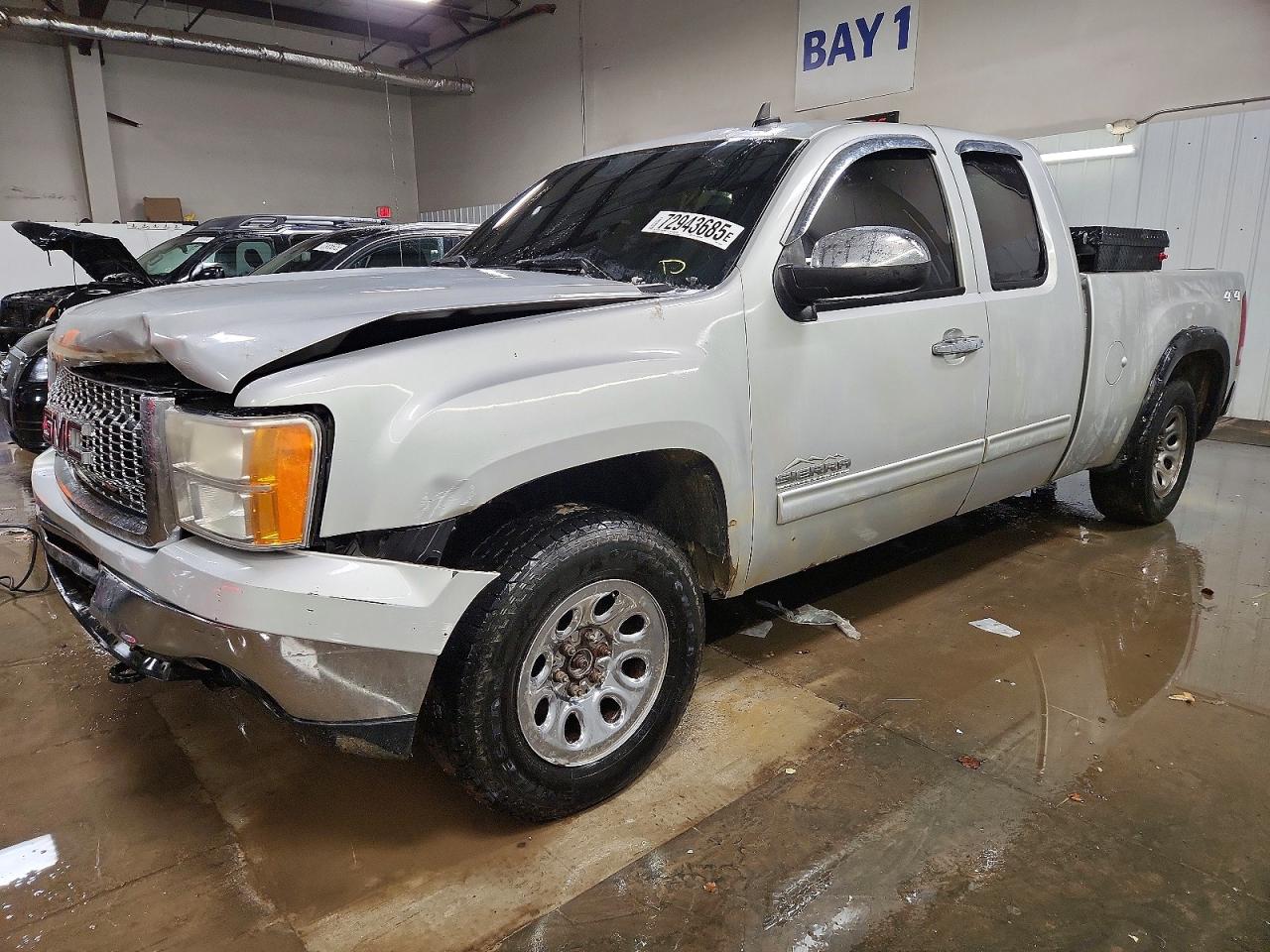 Salvage GMC Sierra Image