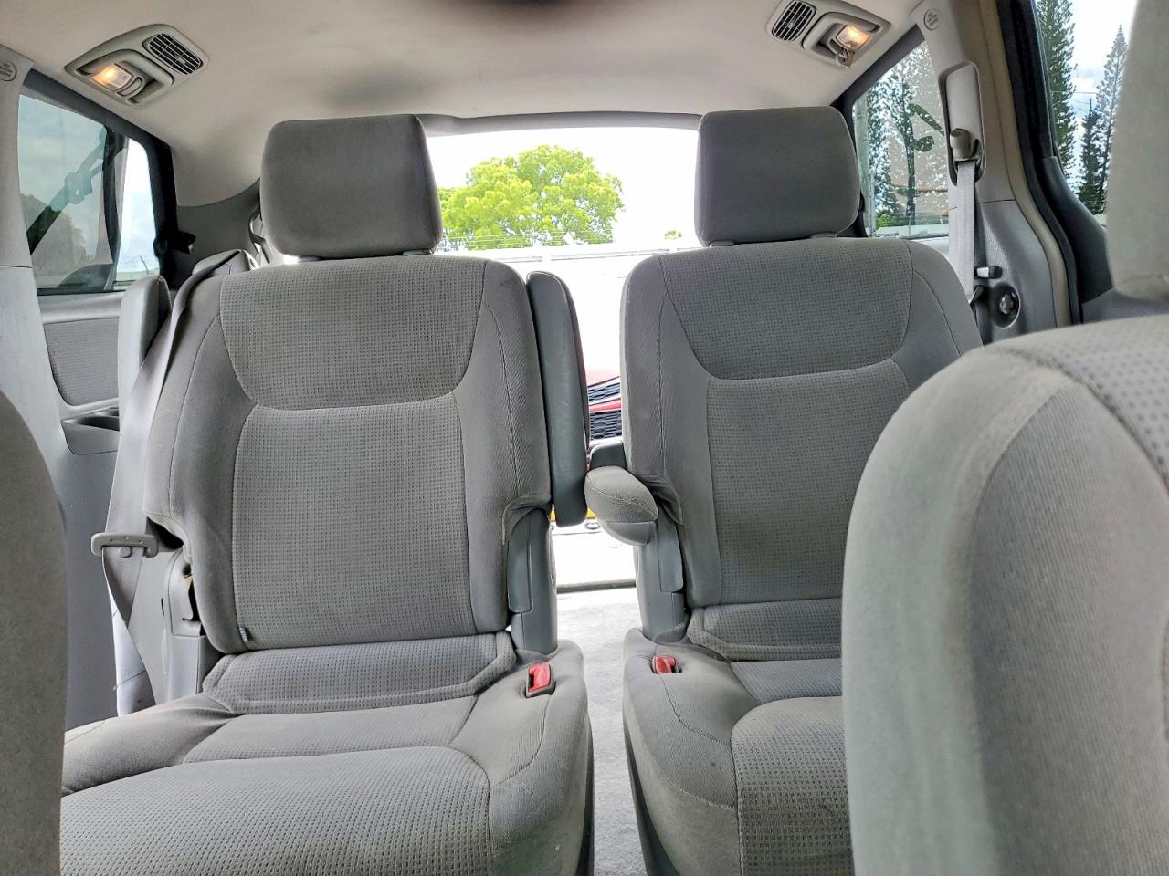 Toyota Sienna Le 7 Passenger