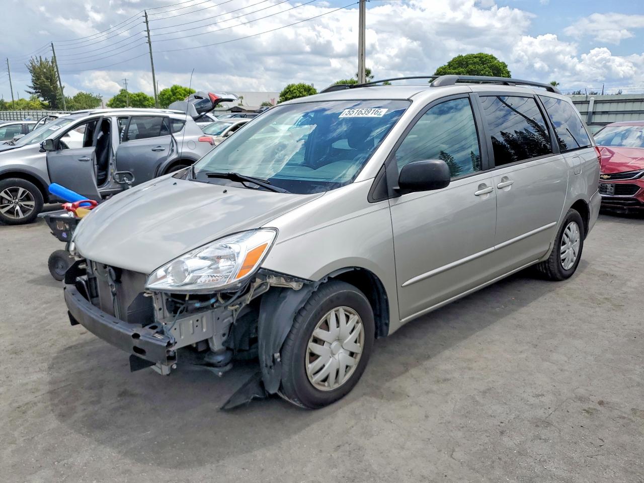 Salvage Toyota Sienna Image