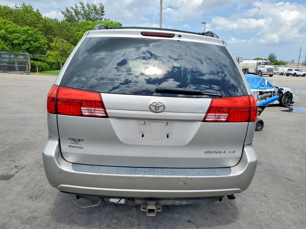 Toyota Sienna Le 7 Passenger