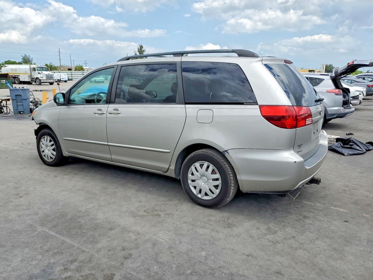 Toyota Sienna Le 7 Passenger