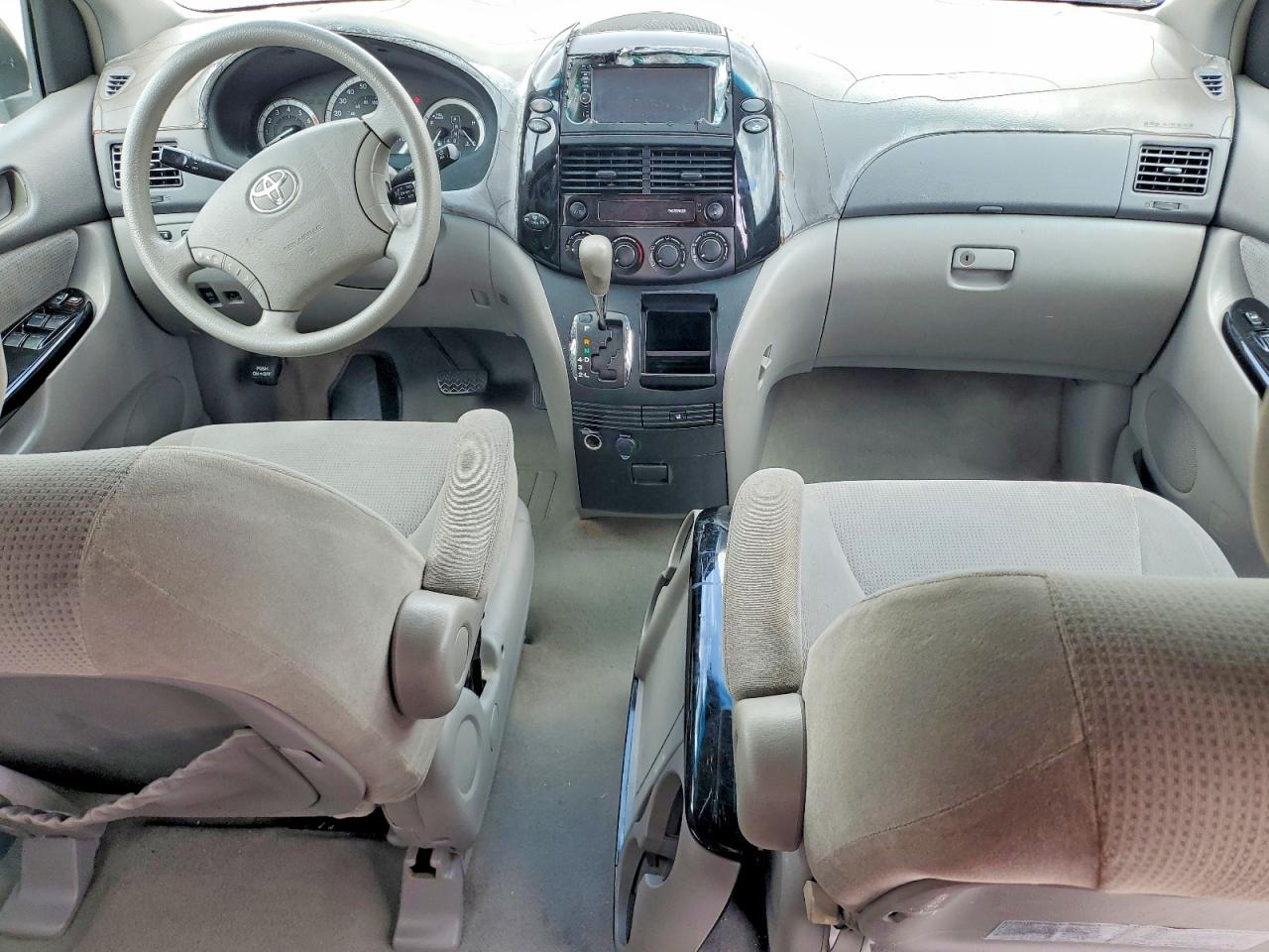 Toyota Sienna Le 7 Passenger