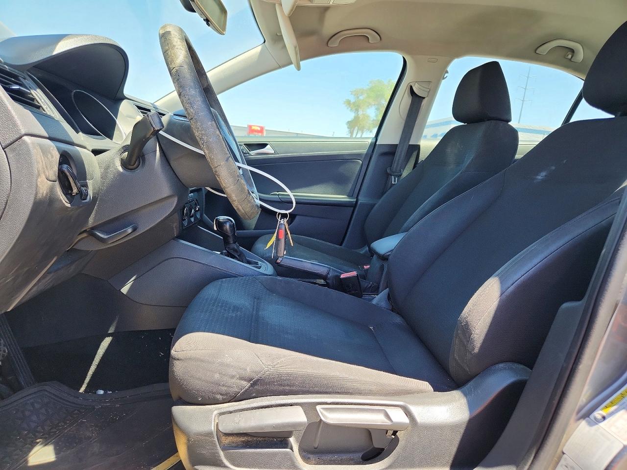Volkswagen Jetta Base