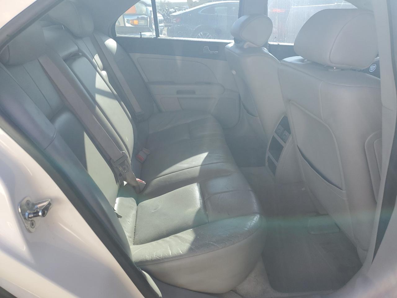Cadillac STS