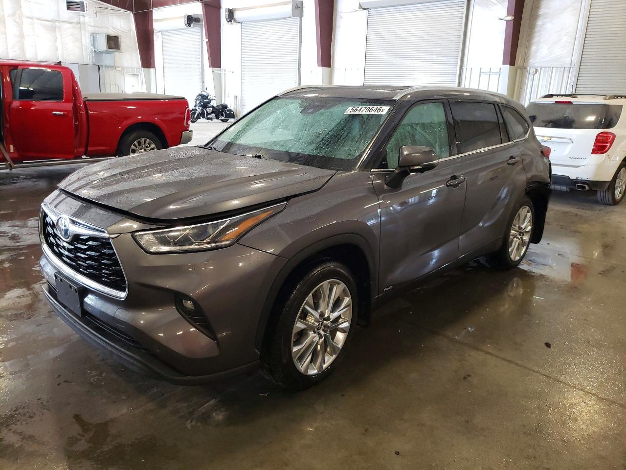 Salvage Toyota Highlander Image