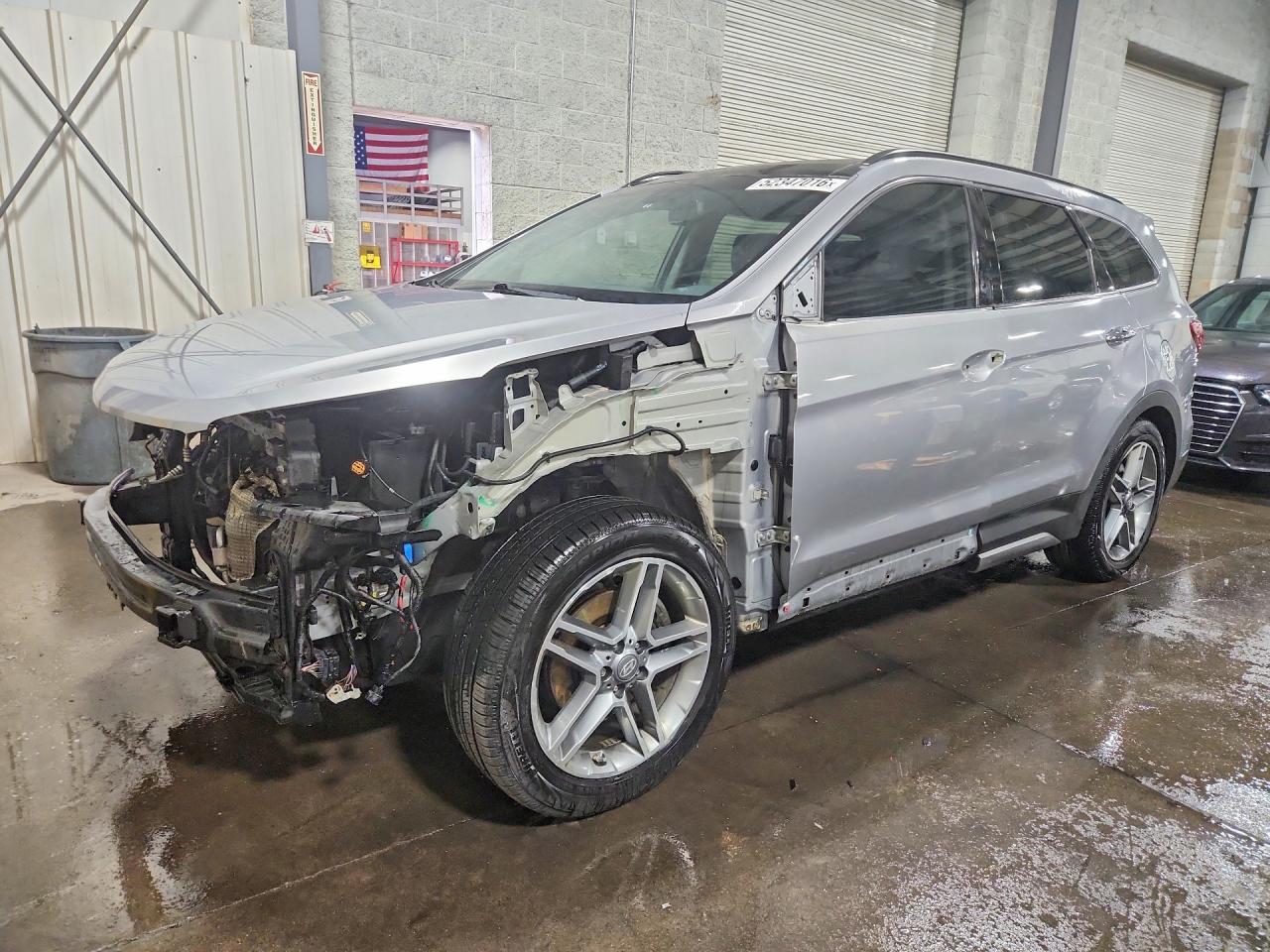 Salvage Hyundai SANTA FE Image