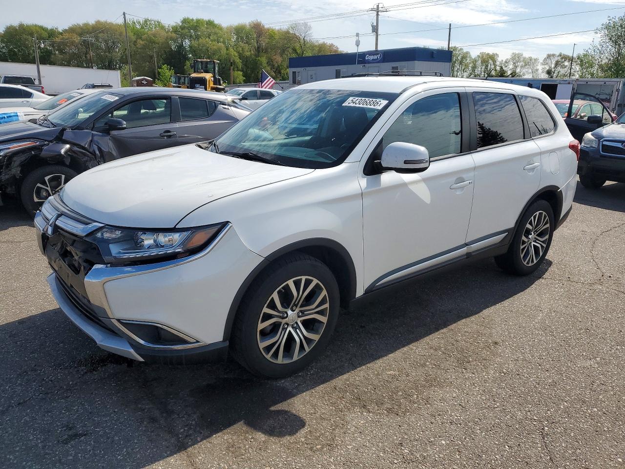 Salvage Mitsubishi Outlander Image