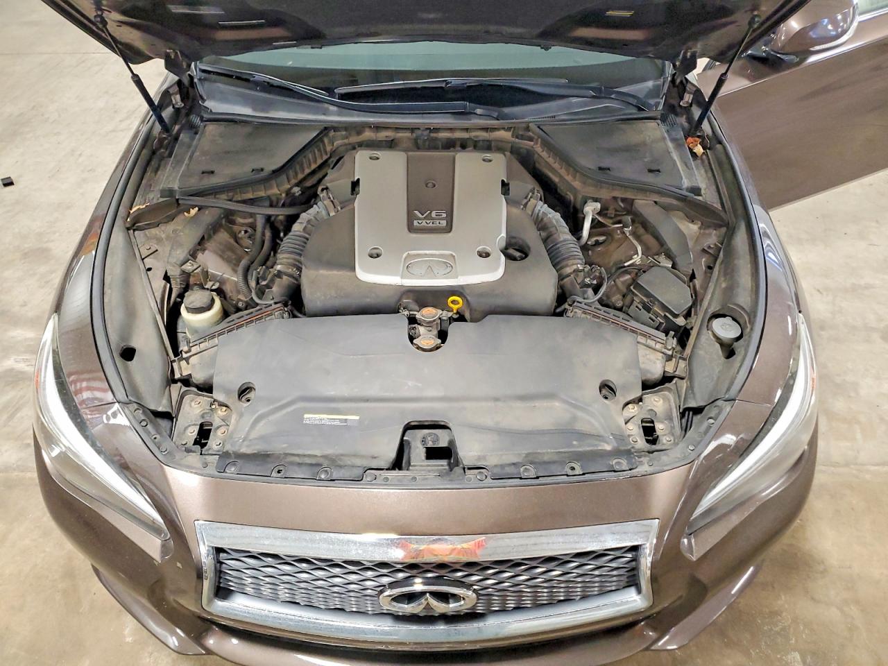 INFINITI Q50 Premium