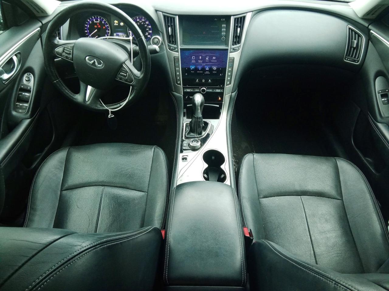 INFINITI Q50 Premium
