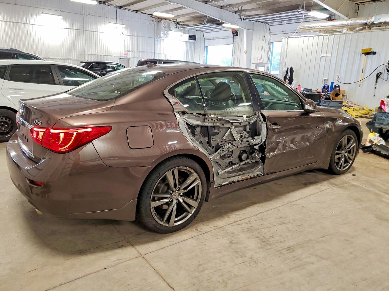 INFINITI Q50 Premium