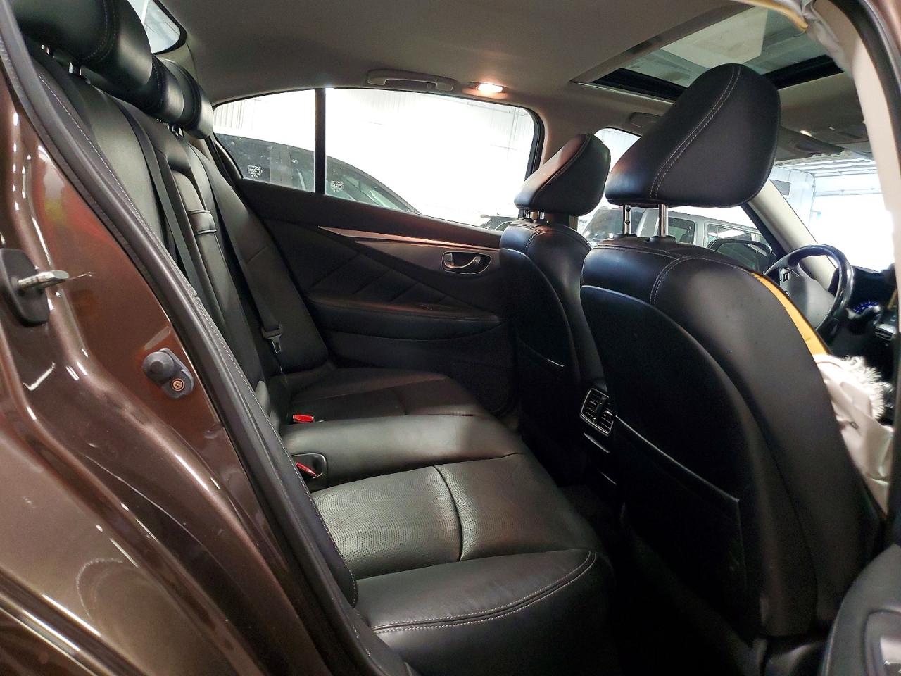 INFINITI Q50 Premium
