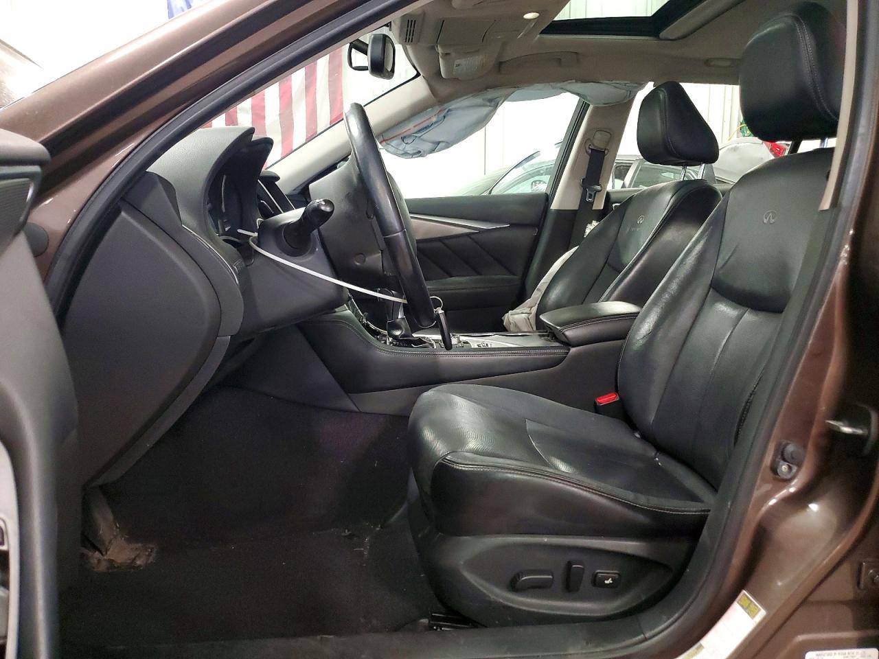 INFINITI Q50 Premium