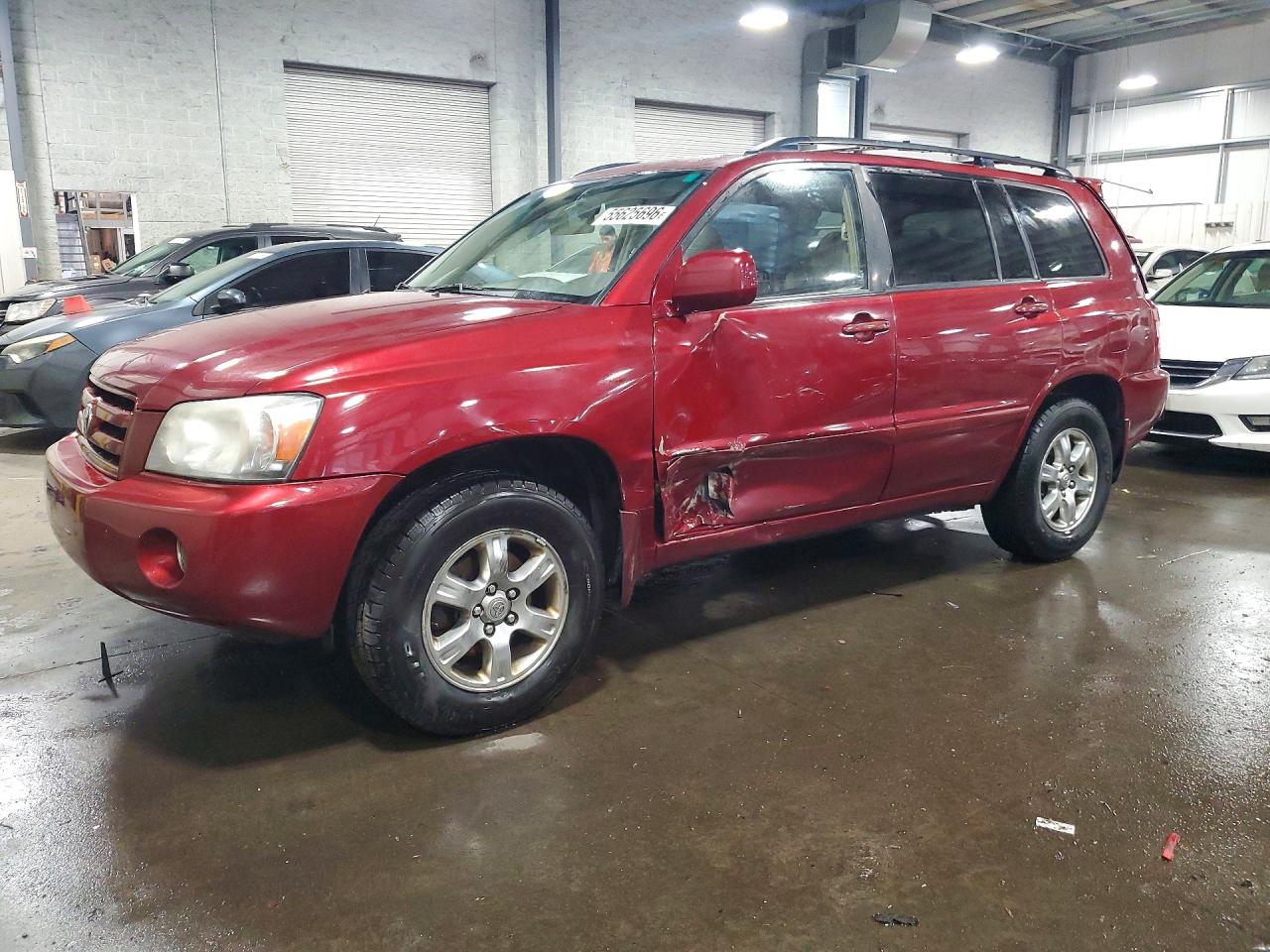 Salvage Toyota Highlander Image