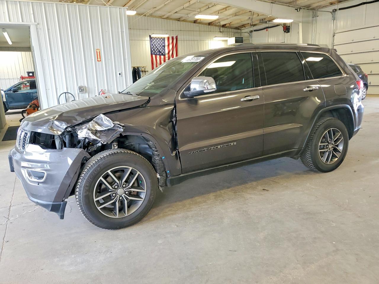 Salvage Jeep Cherokee Image
