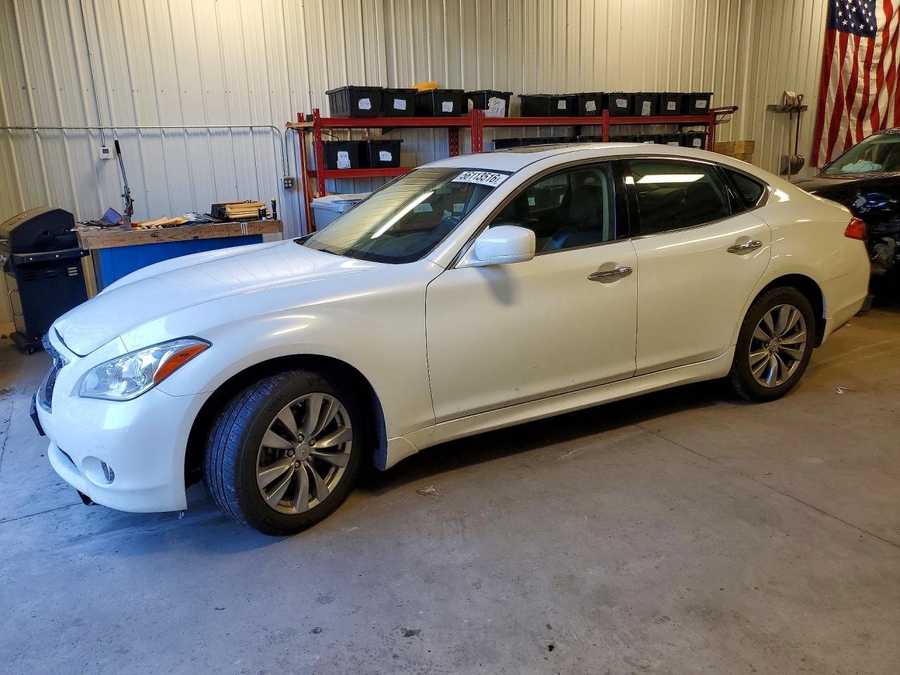 Salvage INFINITI M37 Image