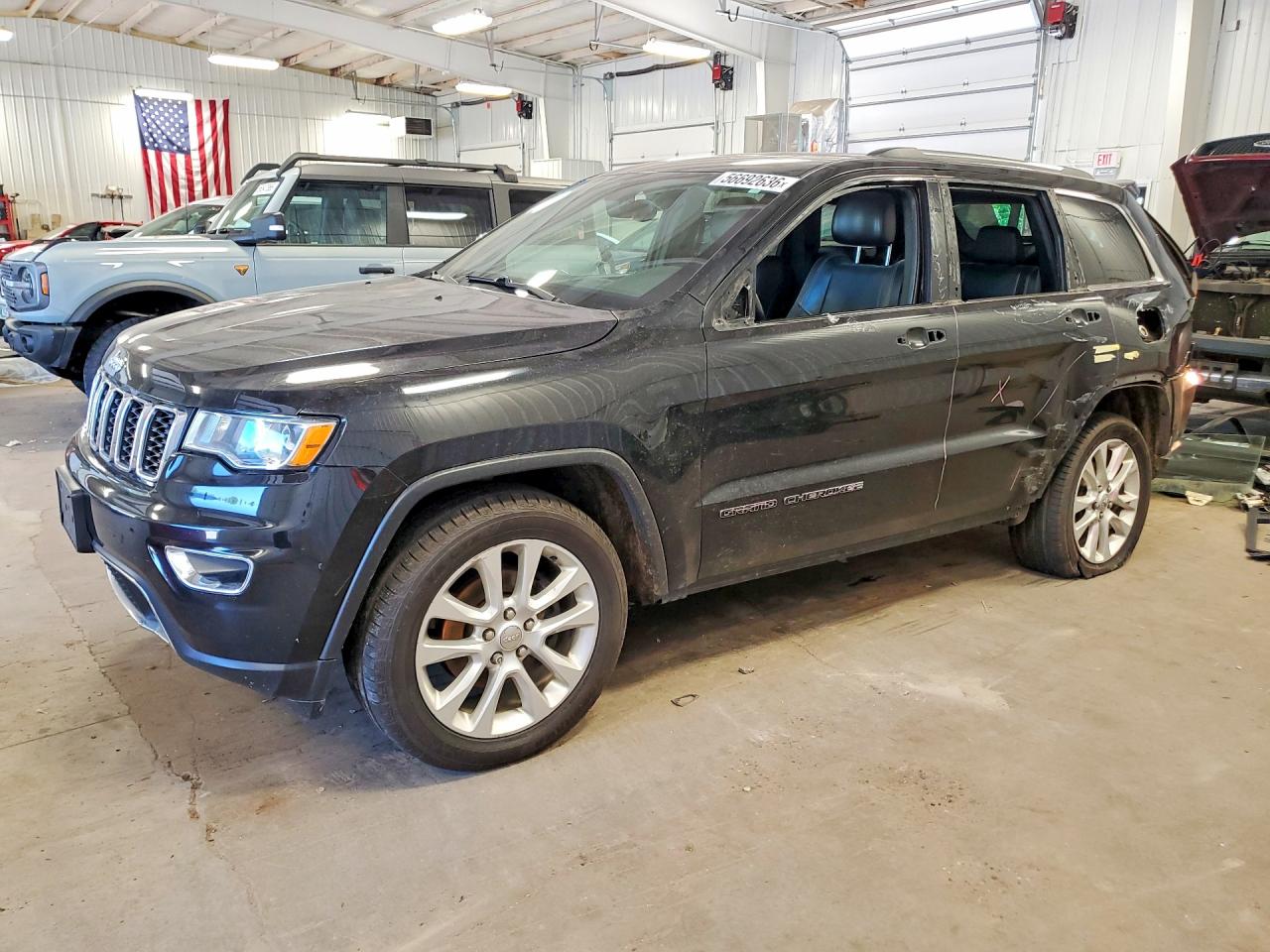 Salvage Jeep Cherokee Image