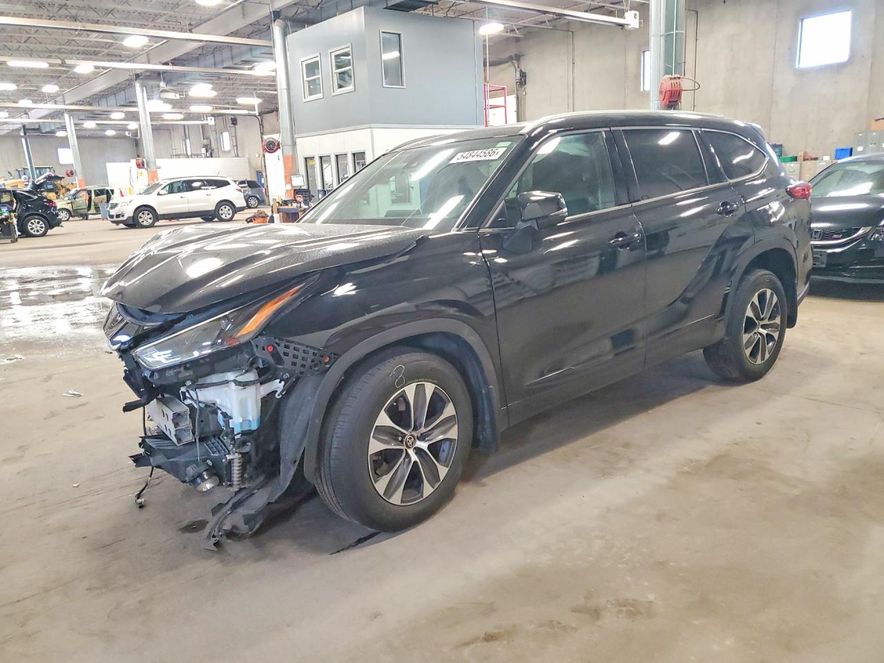 Salvage Toyota Highlander Image