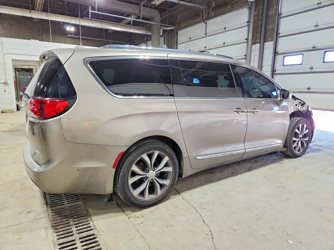 Chrysler Pacifica Limited