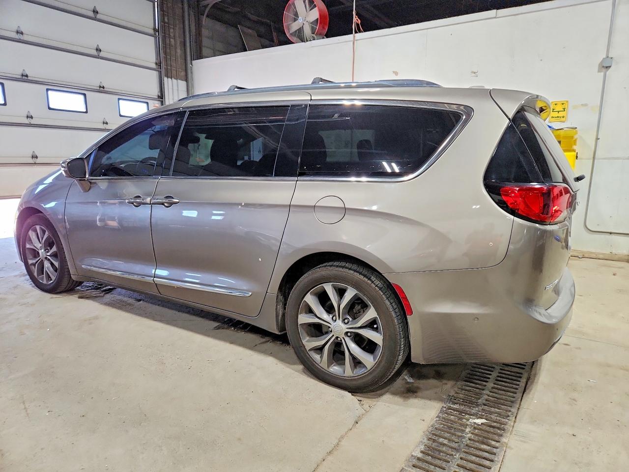 Chrysler Pacifica Limited