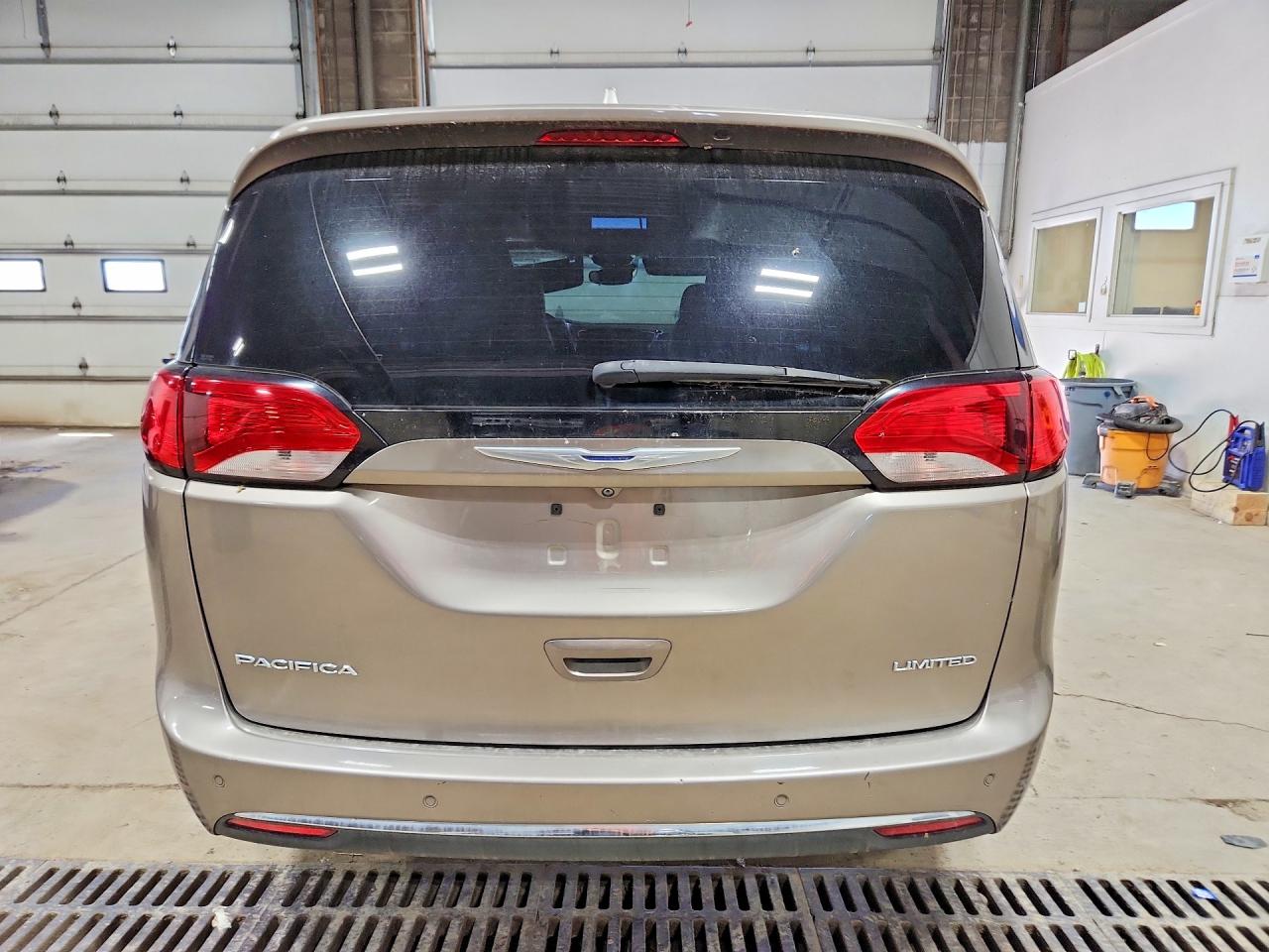 Chrysler Pacifica Limited
