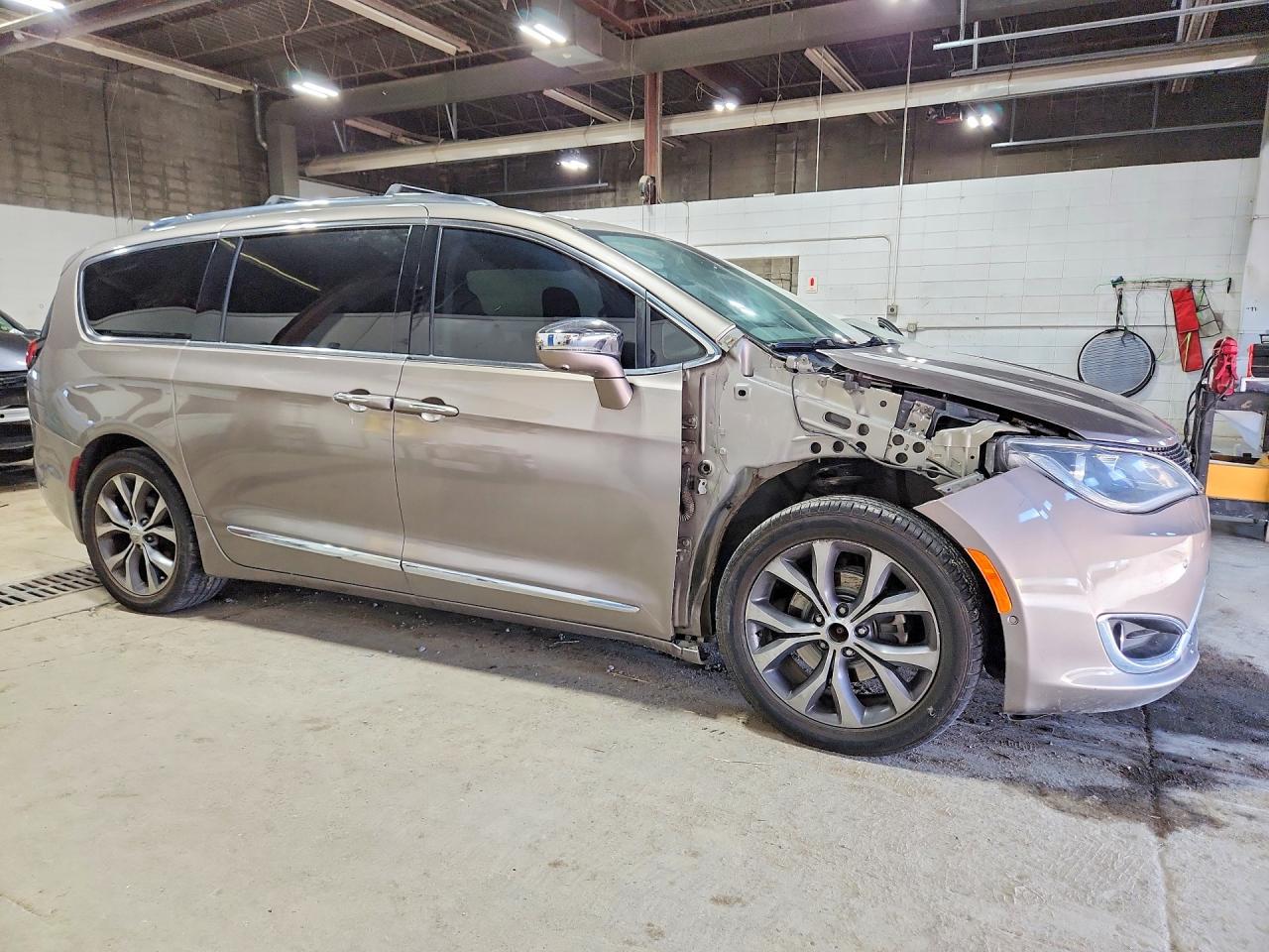 Chrysler Pacifica Limited