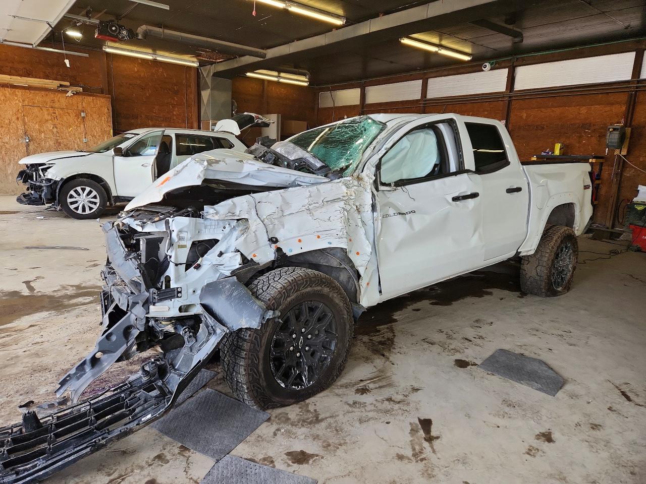 Salvage Chevrolet Colorado Image