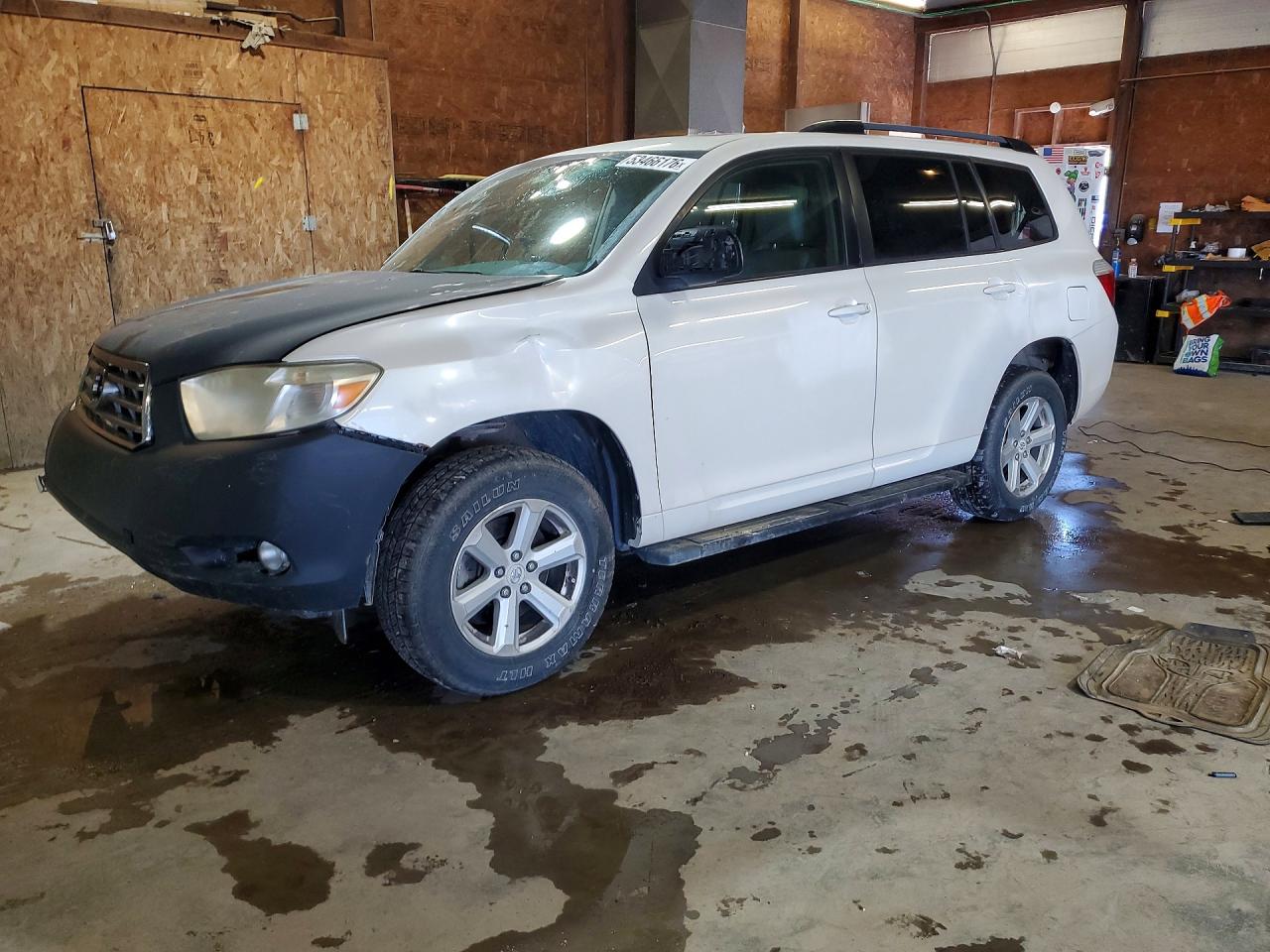 Salvage Toyota Highlander Image