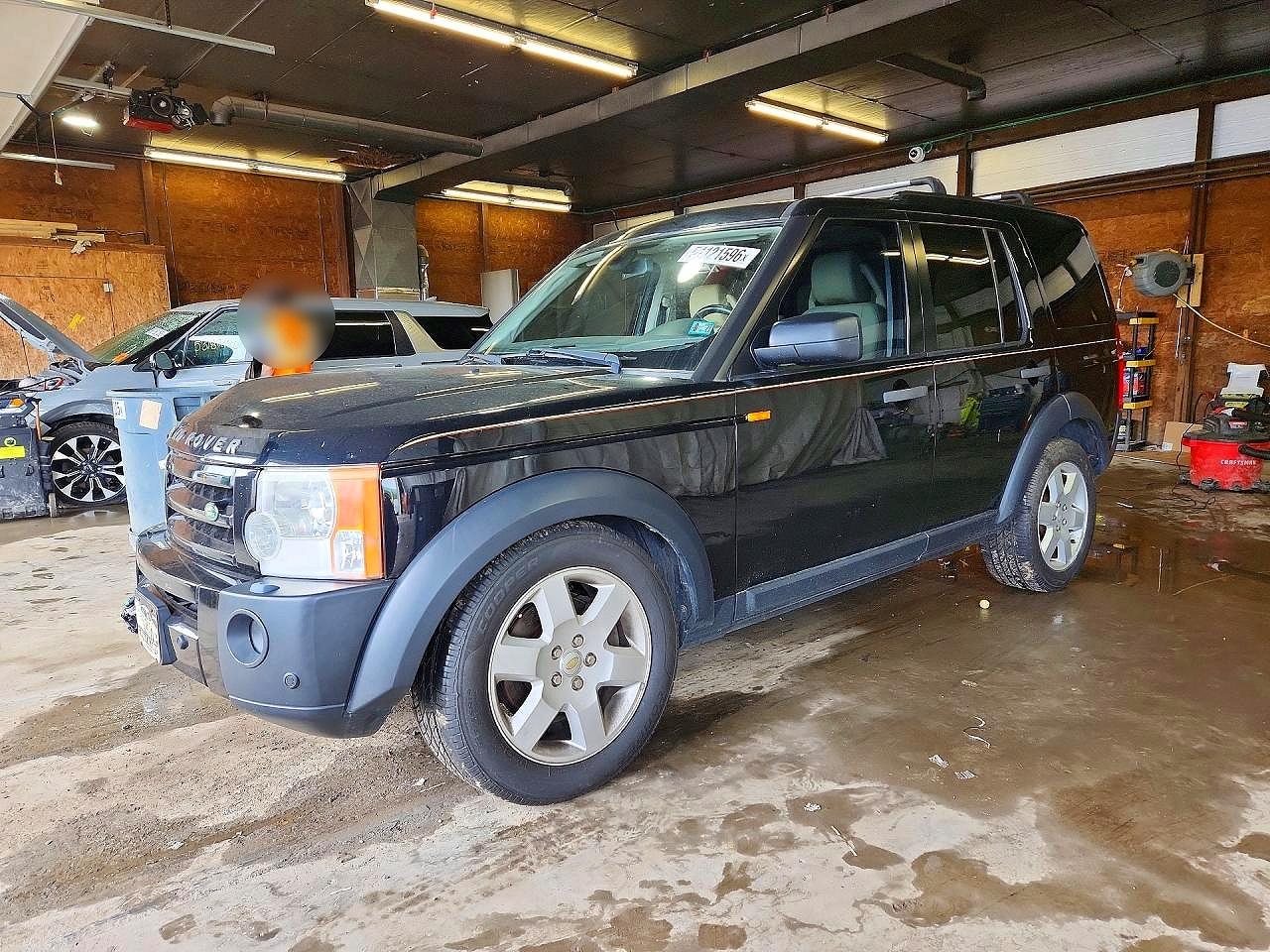 Salvage Land Rover LR3 Image