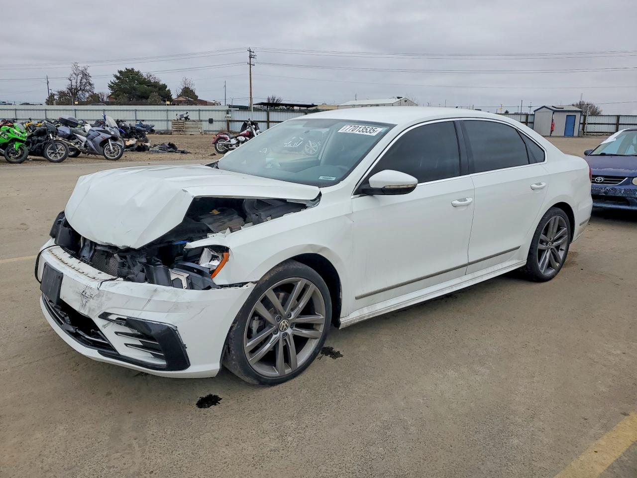 Salvage Volkswagen Passat Image