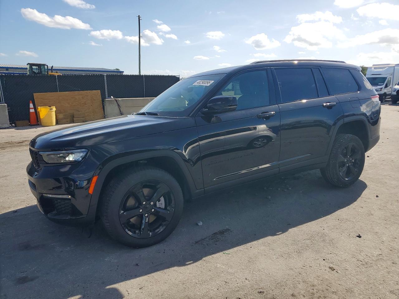 Salvage Jeep Cherokee Image