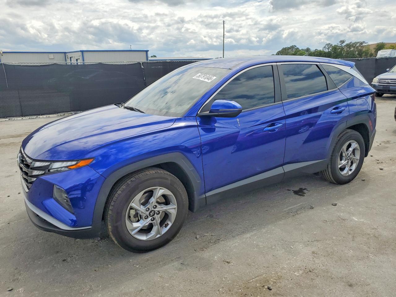 Salvage Hyundai TUCSON Image