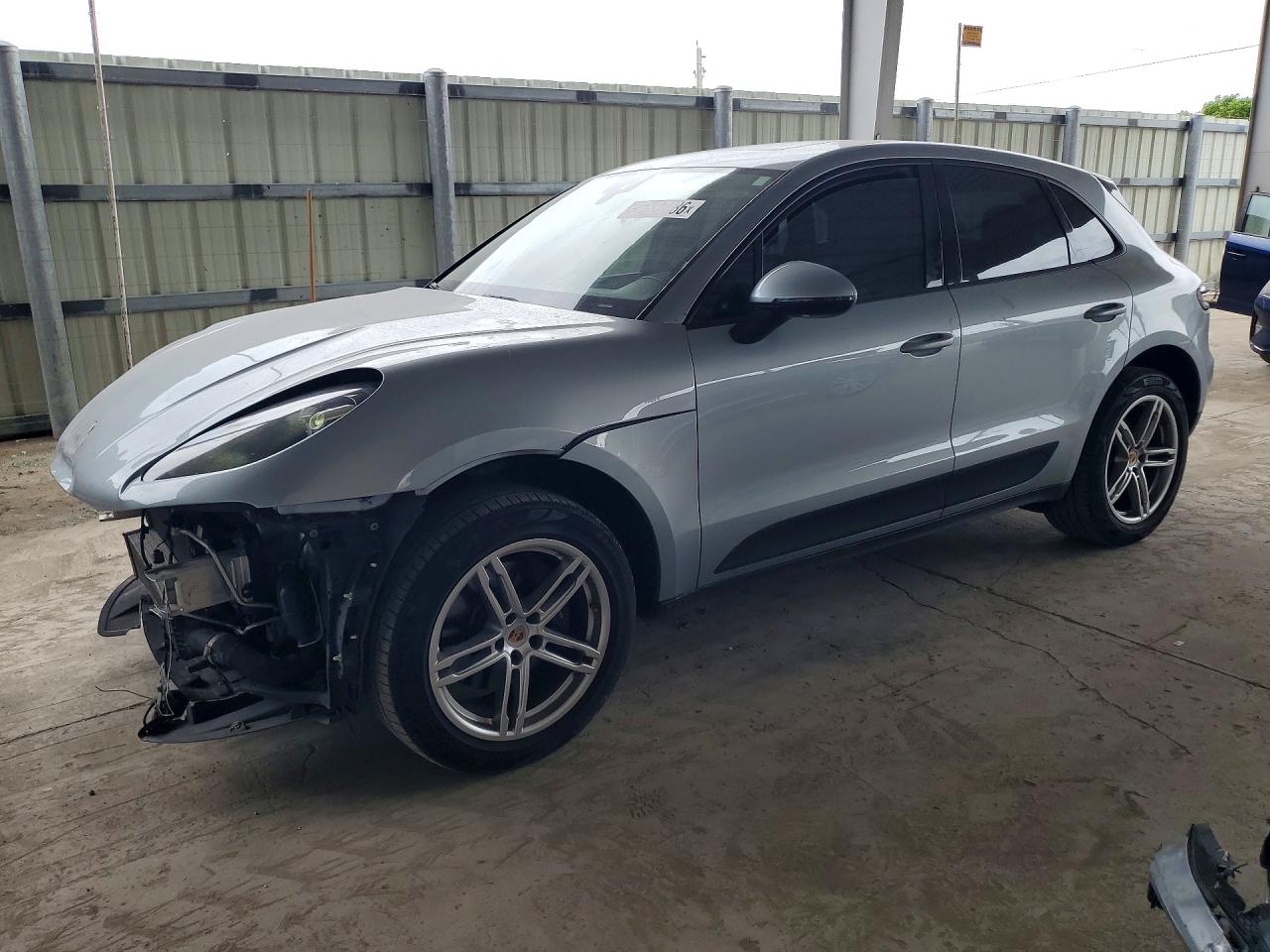 Salvage Porsche Macan Image