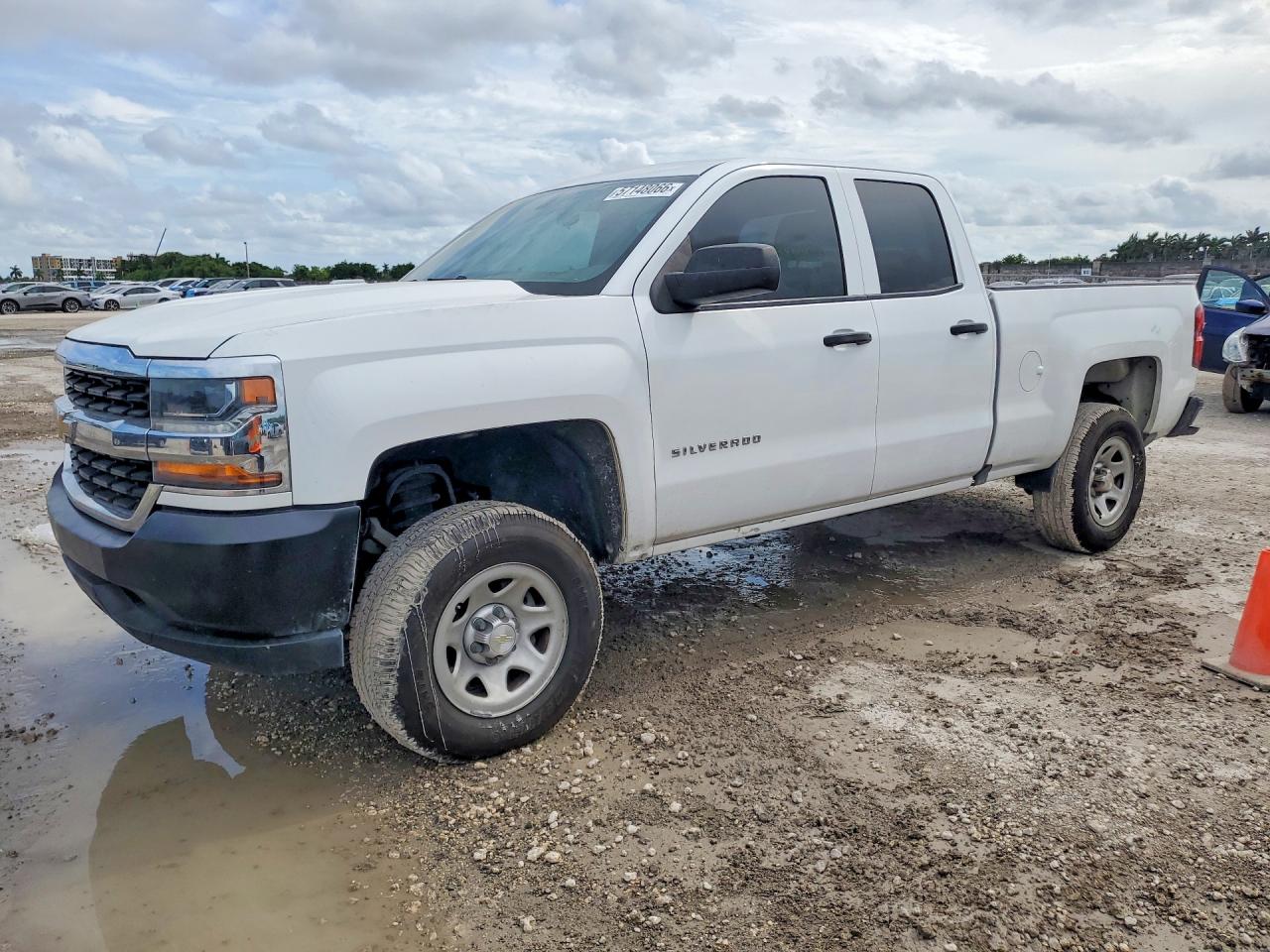 Salvage Chevrolet Silverado Image