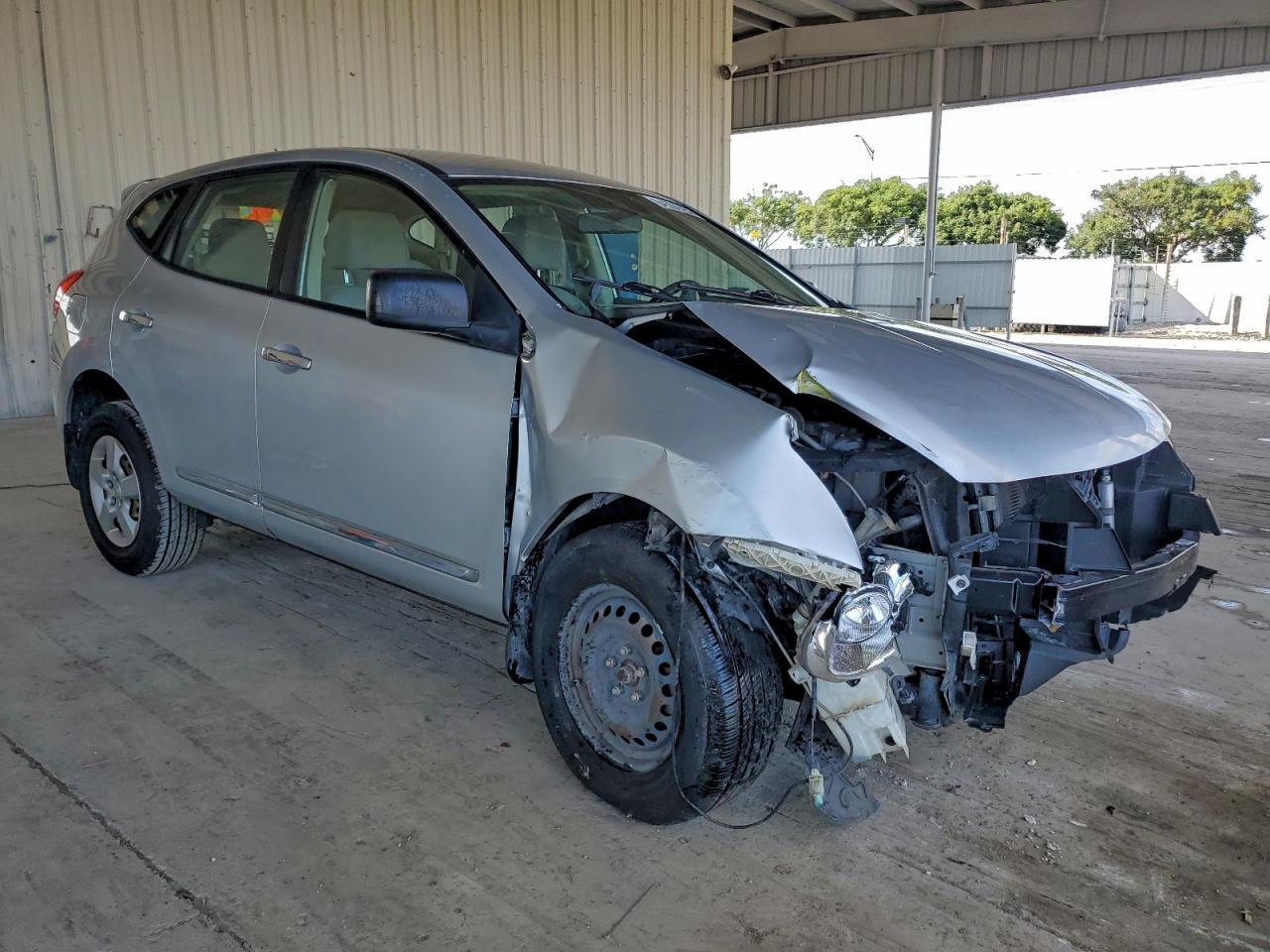 Salvage Nissan Rogue Image