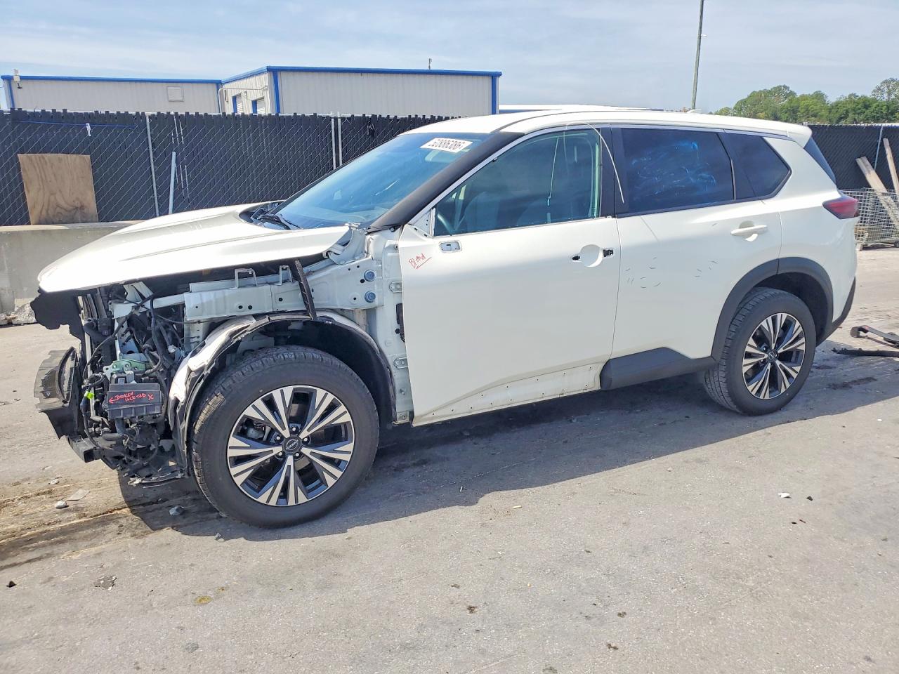 Salvage Nissan Rogue Image